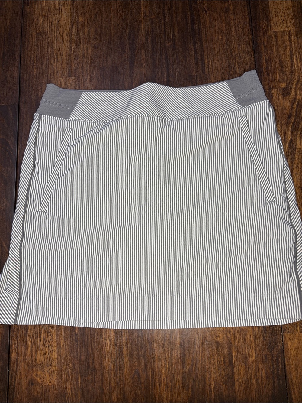 Athleta Gray and White Performance Skirt